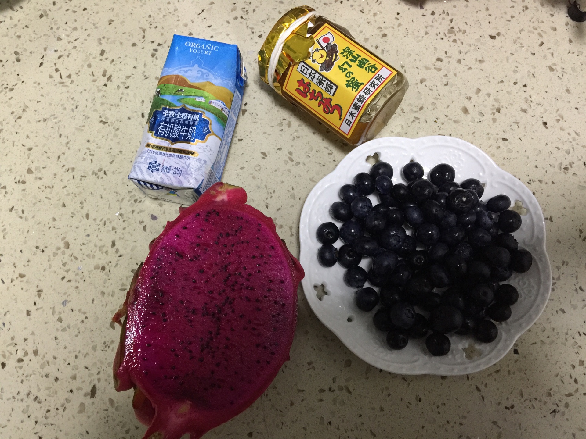 火龙果蓝莓思慕雪怎么做_火龙果蓝莓思慕雪的做法_Miko的小厨房_豆果美食