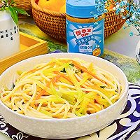 #四季宝蓝小罐#新手永不翻车的快手拌面：青红笋花生酱拌意面的做法图解13