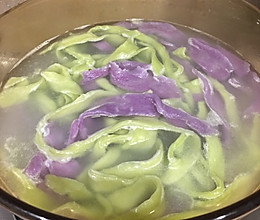 纯天然蔬菜汁彩色面条的做法