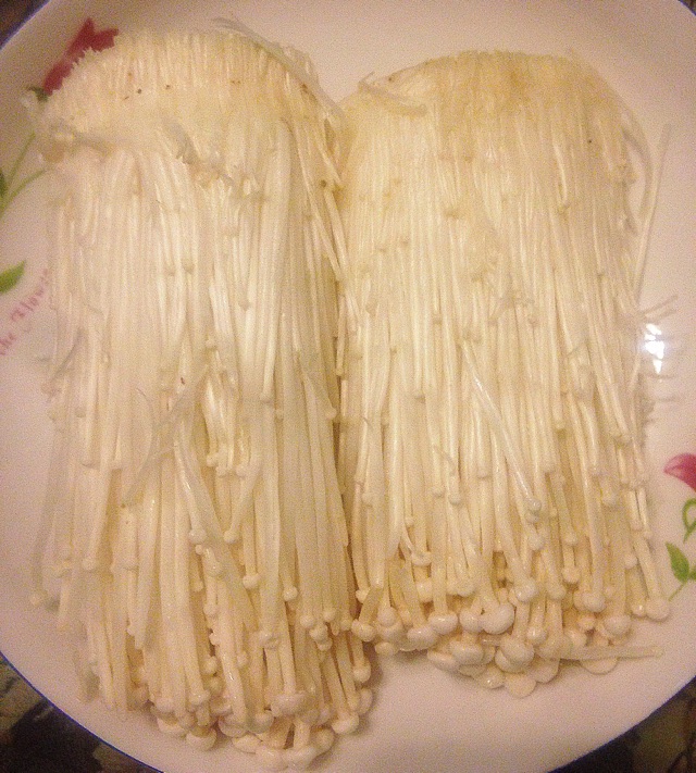 肉末蒜蓉蒸金针菇的做法图解1