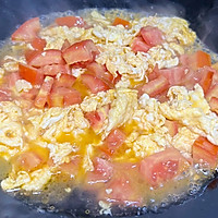 #万物皆可搭#营养美味早餐：西红柿鸡蛋打卤面的做法图解5