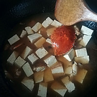 咸蟹子炖豆腐的做法图解3