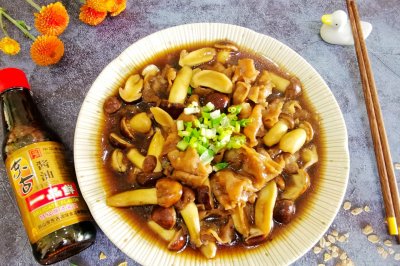 家常快手菜松茸炒肥牛