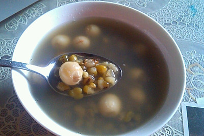 新鲜莲子绿豆汤