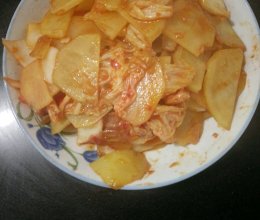 辣白菜炒土豆片的做法