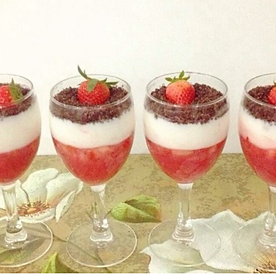 草莓酸奶布丁（超简单）