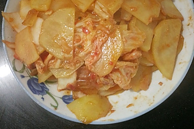 辣白菜炒土豆片