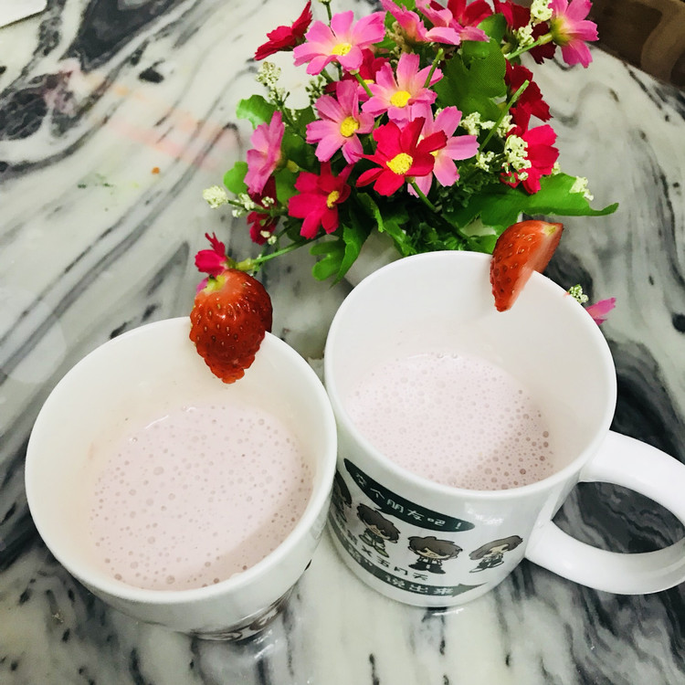 我有粉嫩草莓牛奶饮，要做朋友吗？的做法