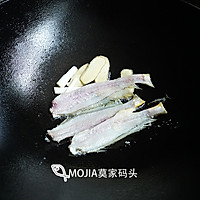 莫家码头：雪菜黄鱼面的做法图解5