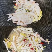 #解腻开胃就吃它#鱿鱼炒咸菜的做法图解3
