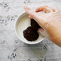 秒杀甜品店的紫米水果捞的做法图解2