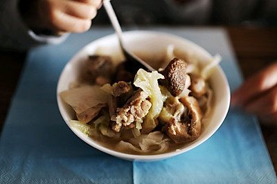 红菇白菜鸡汤面——一道菜搞定一顿饭