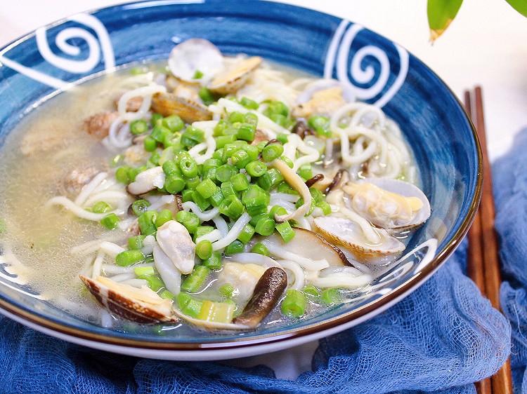 豆角花蛤海鲜面的做法