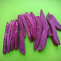 五分钟快手早餐：鱼罐头饭团✘紫薯条的做法图解5