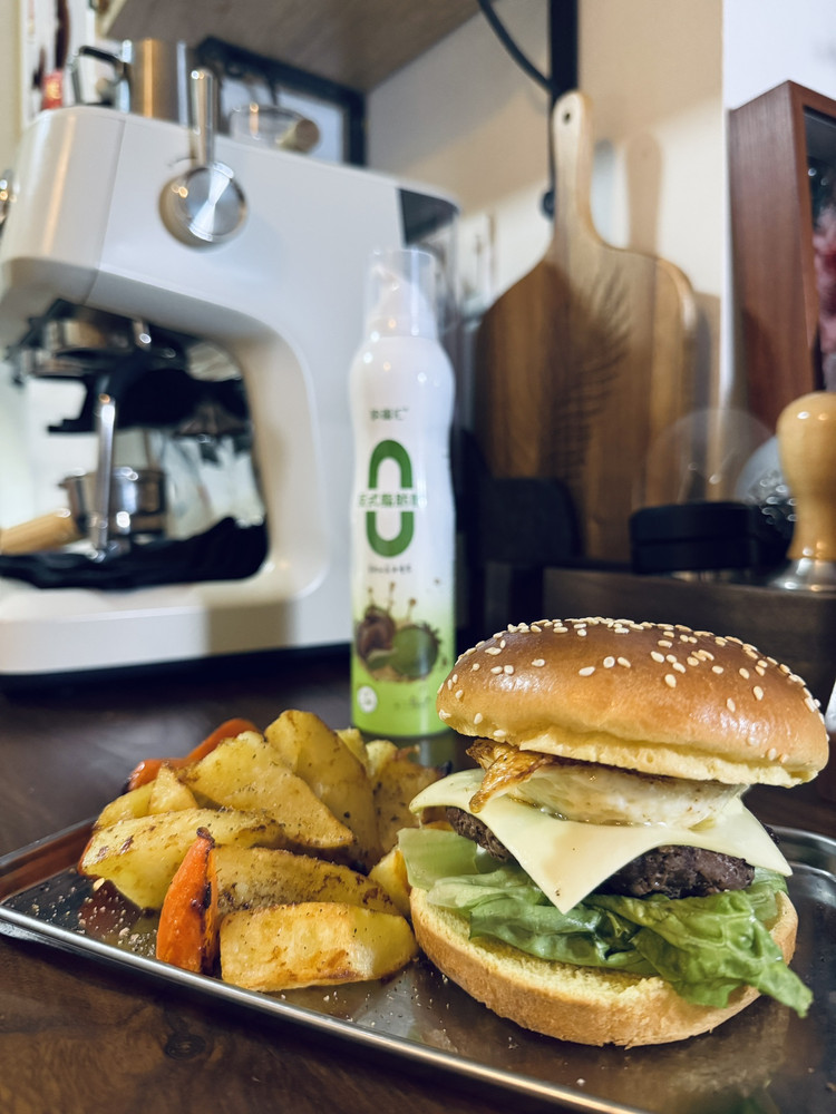 牛肉汉堡&煎薯角的做法