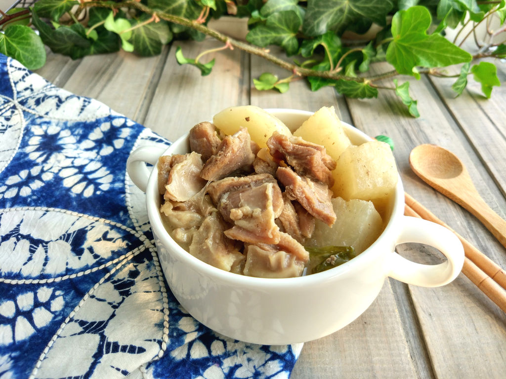 Stewed pork chop with radish