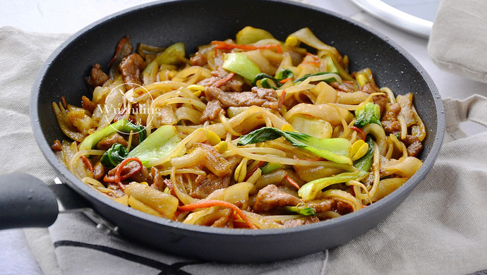 肉片炒河粉
