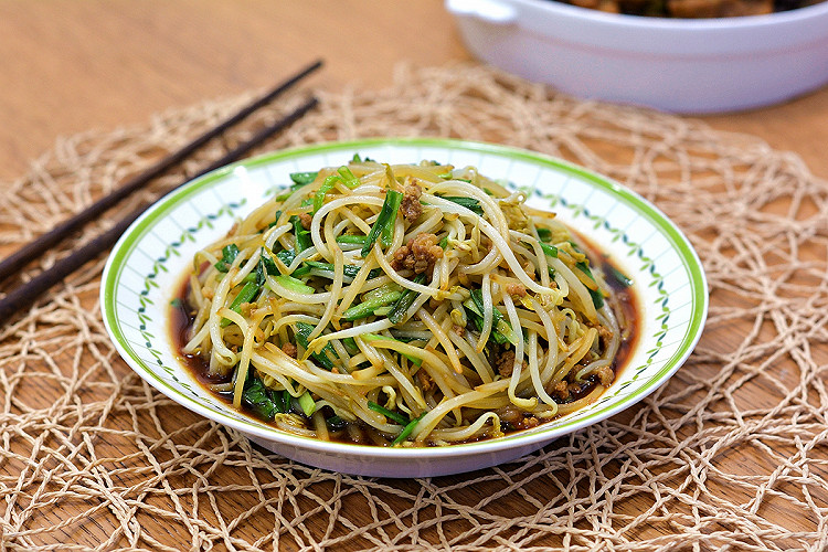 清肠顺气的肉末豆芽韭菜的做法