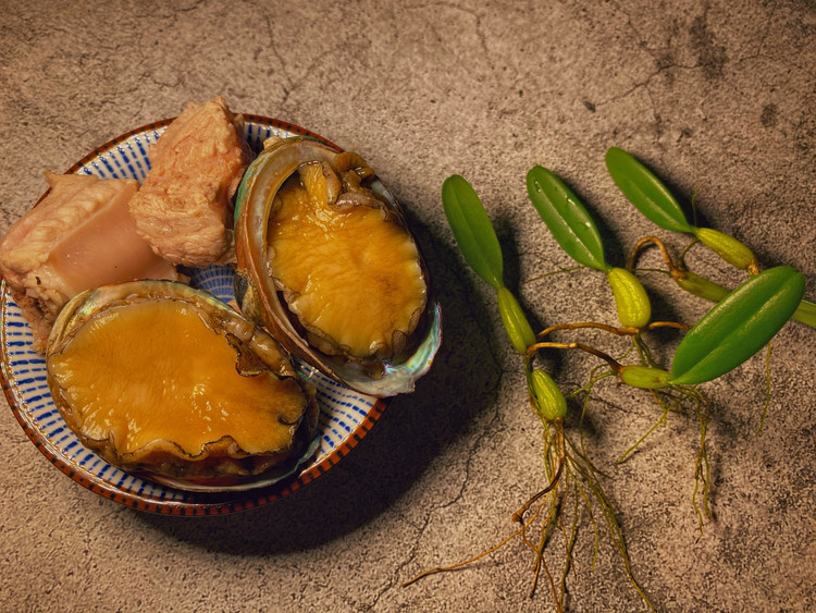 石橄榄鲍鱼排骨汤的做法
