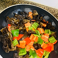 彩椒木耳煎豆腐的做法图解3