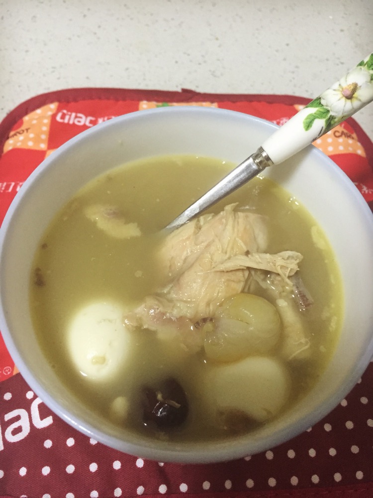 Stewed Sanhuang chicken soup (casserole)