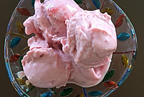 天然草莓冰激凌的做法