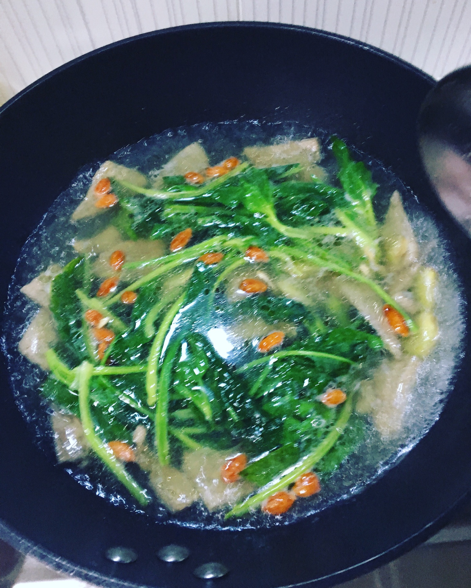 菠菜丸子汤怎么做_菠菜丸子汤的做法_刘大花_豆果美食
