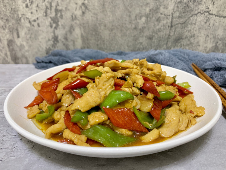 辣椒炒鸡胸肉的做法
