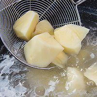 超好喝的排骨土豆莲子汤的做法图解6