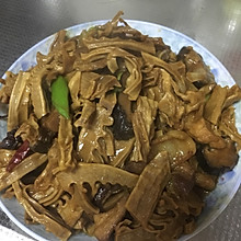 笋干烧土猪肉（猪蹄）