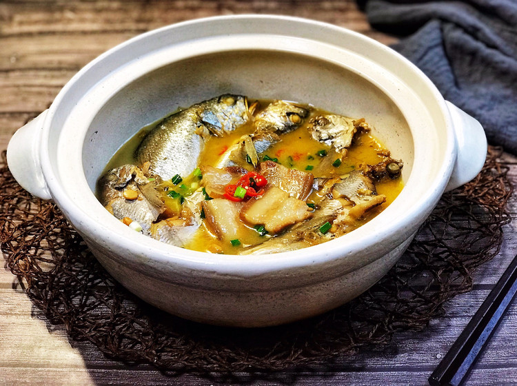 杂鱼炖锅的做法