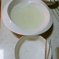 牛奶红枣炖燕窝的做法图解2