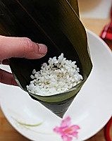 蛋黄肉粽的做法图解12