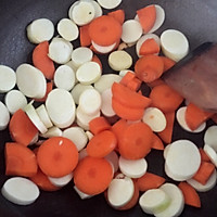 茭白胡萝卜木耳的做法图解3