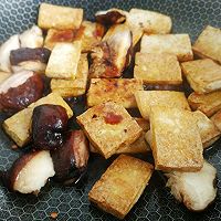 椒椒香菇酱豆腐的做法图解4