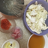 白菜粉条炖五花肉的做法图解1