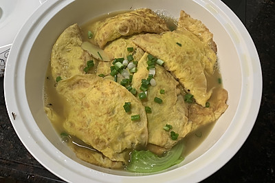 香喷喷又有营养的生菜蛋饺汤