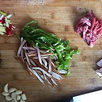 芹菜香干肉丝的做法图解2