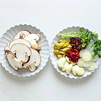节气美食减肥版 | 春分平常心,香菇酸菜鱼,酸嫩滑,轻脂美人的做法图解1