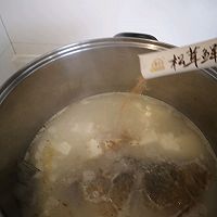 #龙年好运来 乐享豪吉味#松茸鲜鲫鱼豆腐汤的做法图解7
