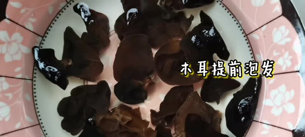 家常菜炒竹笋洋葱木耳