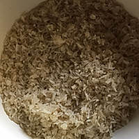 芝麻炒米茶的做法图解1
