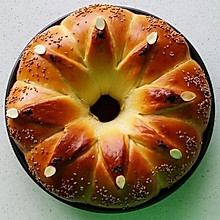烘焙一哥：皇冠花朵面包（面包机版和面）的做法，收藏备用