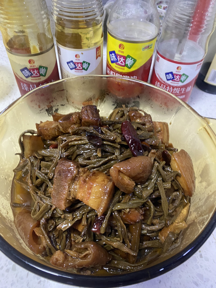 红烧肉焖干缸豆的做法
