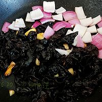 酸蒜甜葱酱油耳的做法图解6