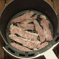 蒜香猪颈肉，不开火的美食，家里有空气炸锅的快试一试的做法图解3