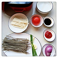 #麦子厨房#美食锅西红柿拌荞麦面的做法图解1