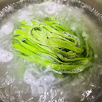 蒜苗鸡蛋菠菜面的做法图解12