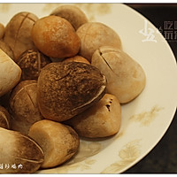 #就是红烧吃不腻！#草菇焖鸡肉的做法图解2