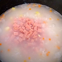 紫甘蓝胡萝卜玉米火腿粥的做法图解4